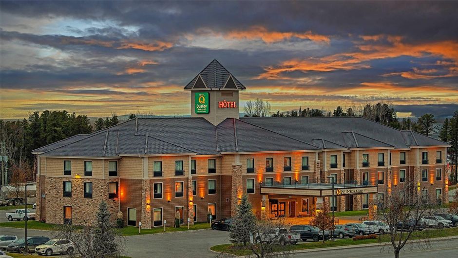 Quality Inn & Suites Val d'Or Exterior