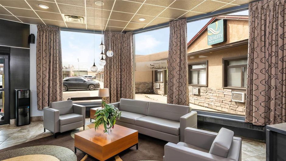 Quality Inn & Suites Lobby