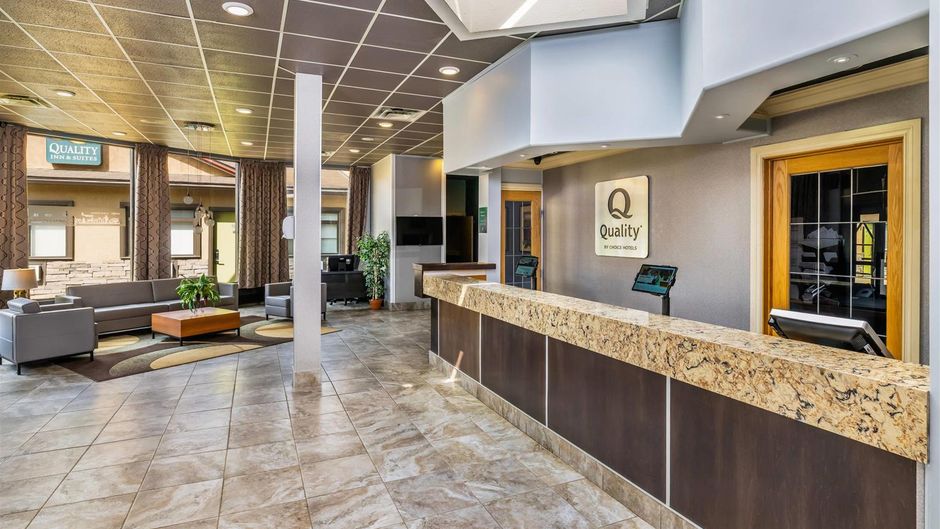 Quality Inn & Suites Lobby