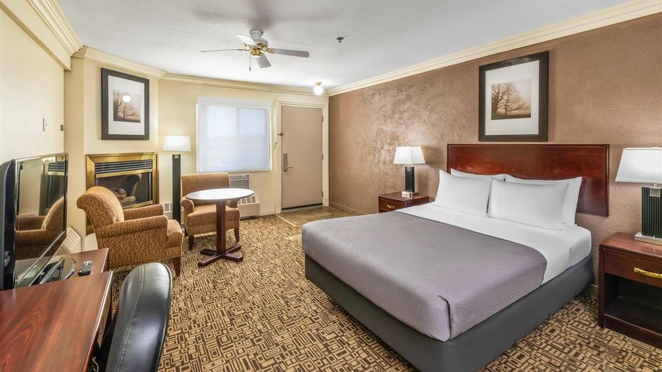 Quality Inn & Suites Room