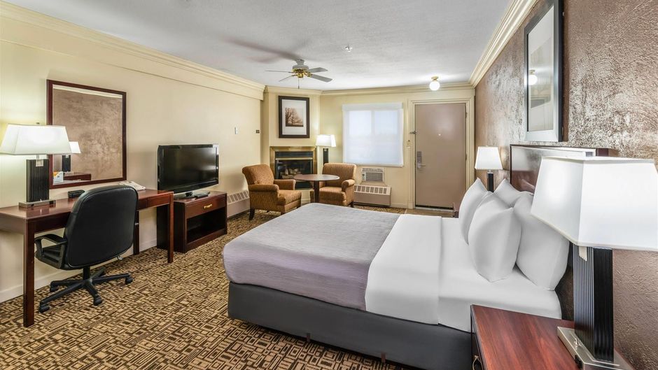 Quality Inn & Suites Room