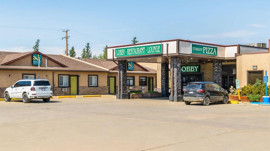 Quality Inn & Suites Exterior
