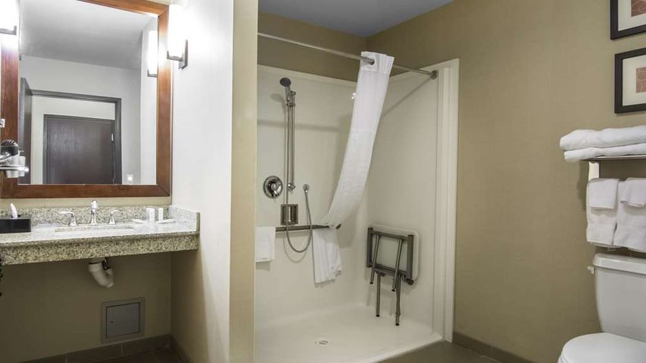 Comfort Suites Saskatoon Room