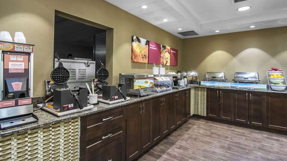 Comfort Suites Saskatoon Restaurant