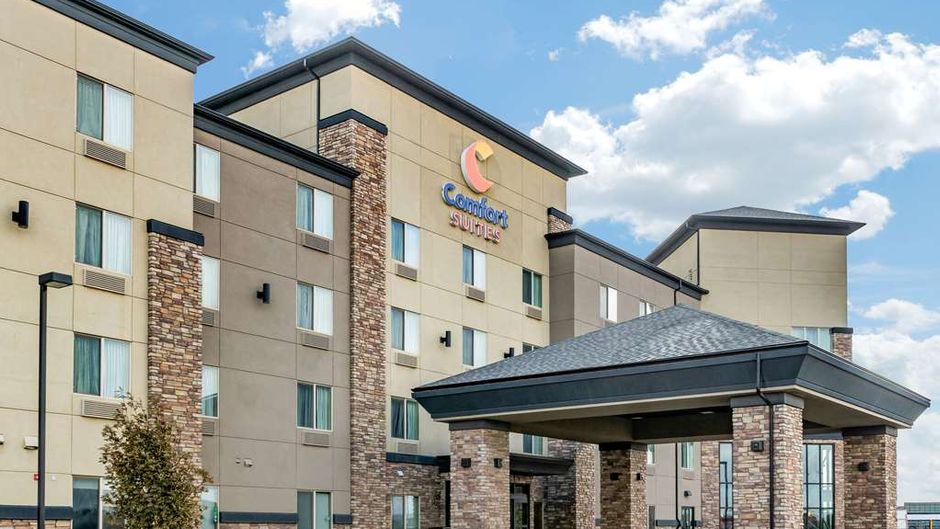 Comfort Suites Saskatoon Exterior