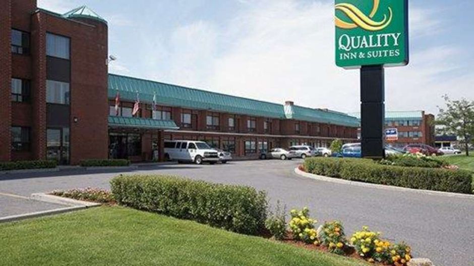 Quality Inn & Suites PE Trudeau Arpt Exterior