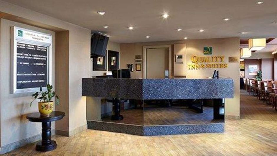 Quality Inn & Suites PE Trudeau Arpt Lobby