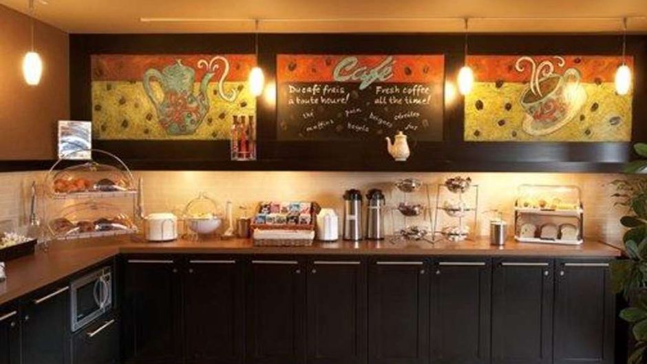 Quality Inn & Suites PE Trudeau Arpt Restaurant