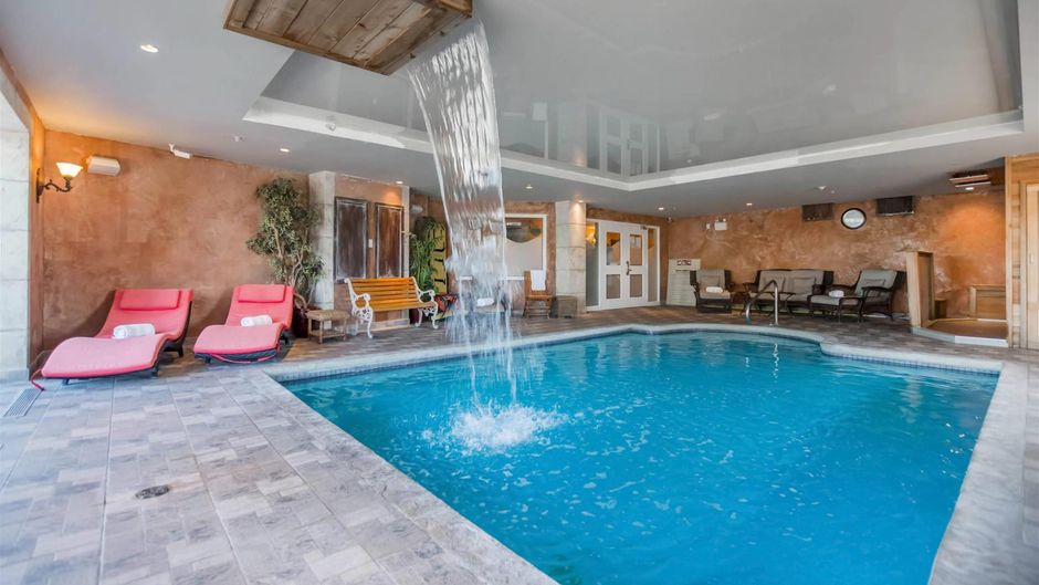 St Christophe Hotel, Ascend Collection Pool