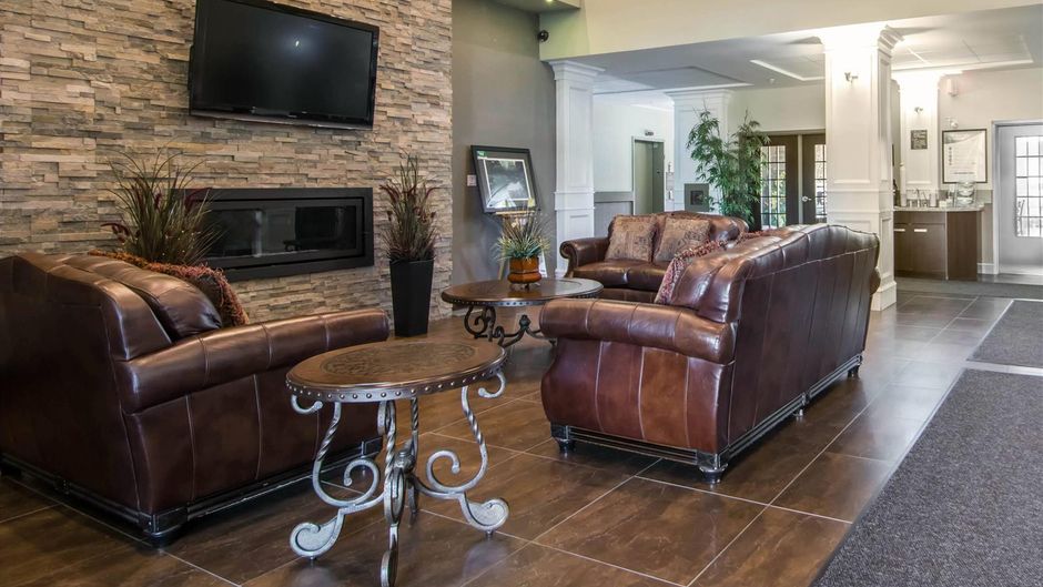Comfort Inn & Suites Fort Saskatchewan Lobby