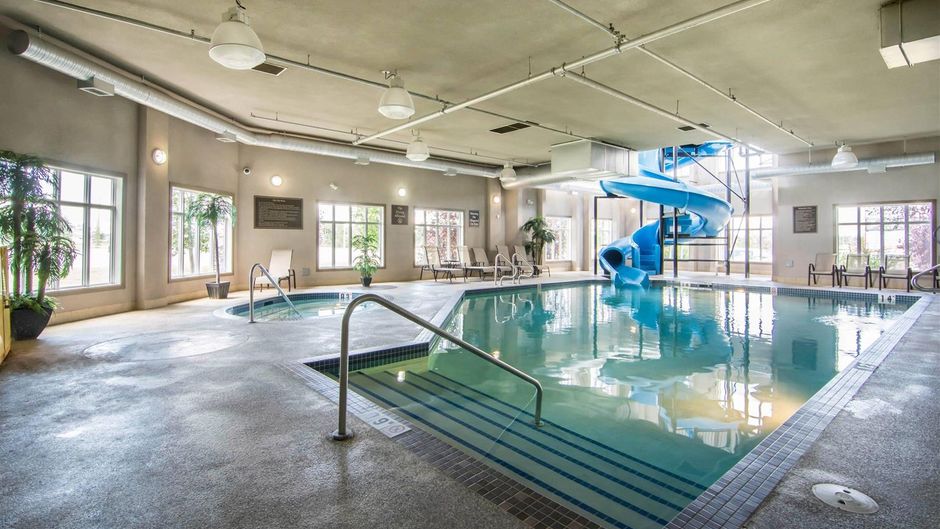 Comfort Inn & Suites Fort Saskatchewan Pool