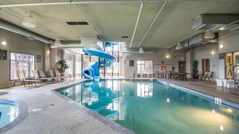 Comfort Inn & Suites Fort Saskatchewan Pool