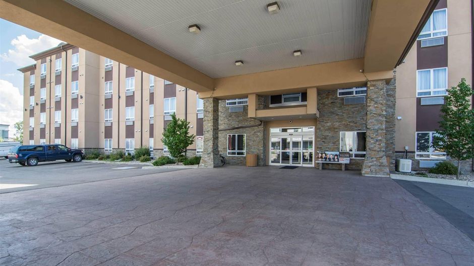 Comfort Inn & Suites Fort Saskatchewan Exterior