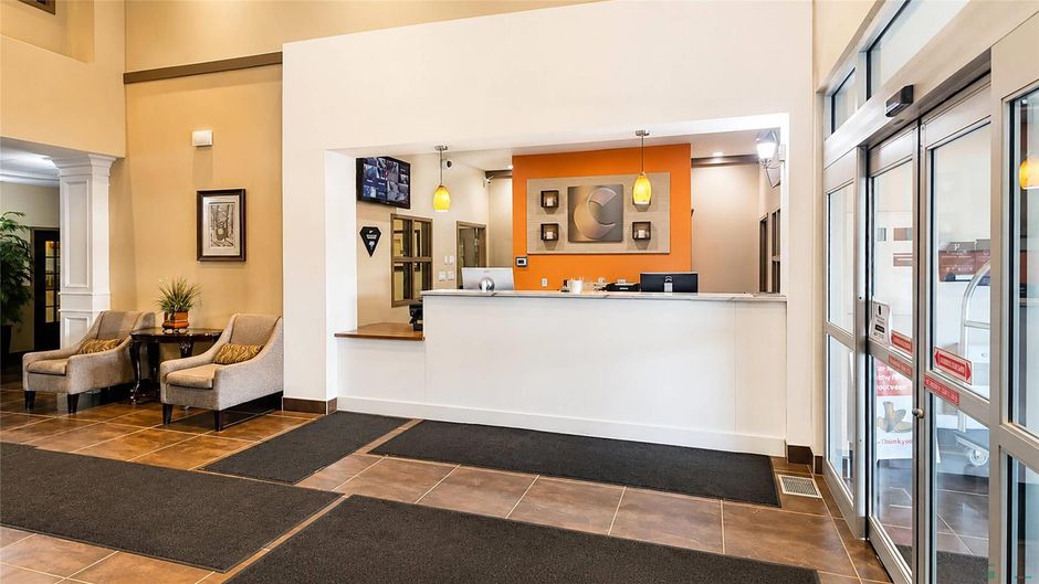 Comfort Inn & Suites Fort Saskatchewan Lobby