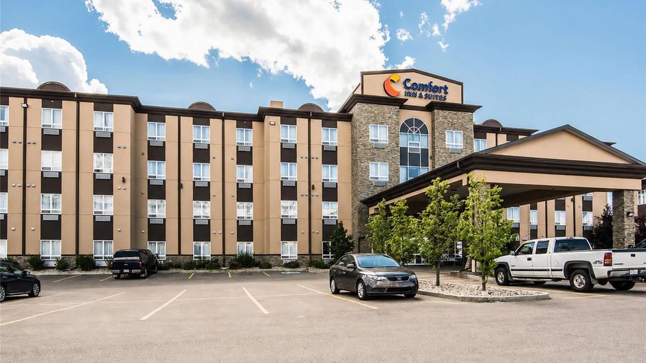 Comfort Inn & Suites Fort Saskatchewan Exterior