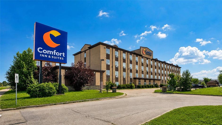 Comfort Inn & Suites Fort Saskatchewan Exterior