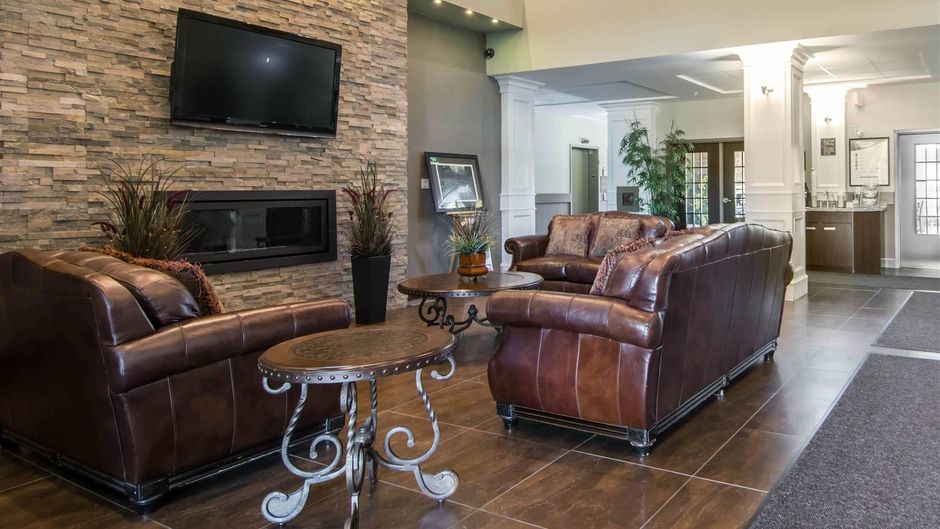 Comfort Inn & Suites Fort Saskatchewan Lobby