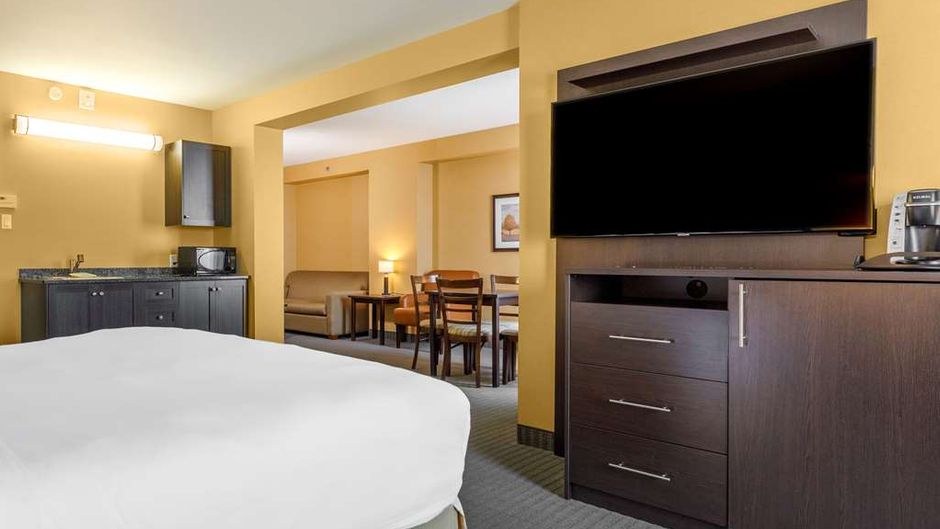 Quality Inn & Suites Suite