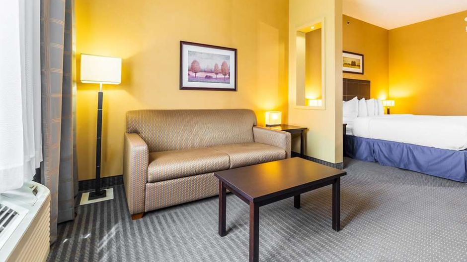 Quality Inn & Suites Room