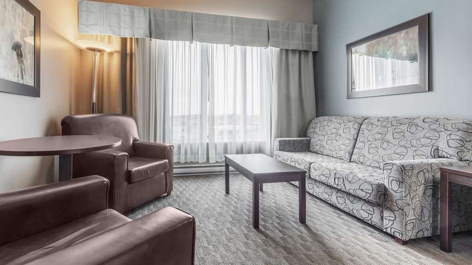 Quality Inn & Suites Room