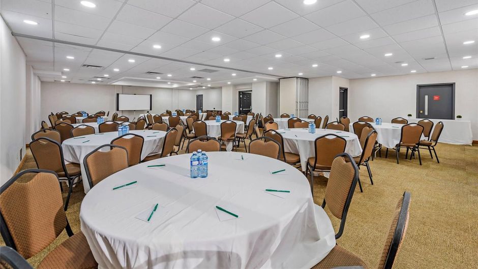 Quality Inn Orleans Meeting
