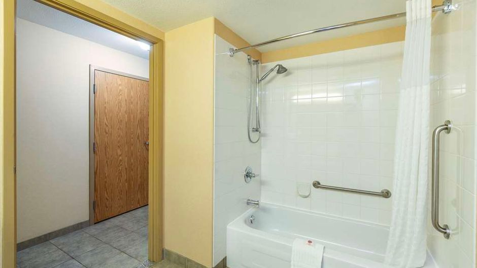 Comfort Inn & Suites Room