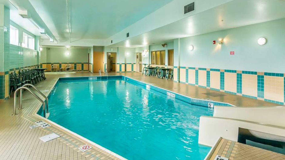 Comfort Inn & Suites Pool