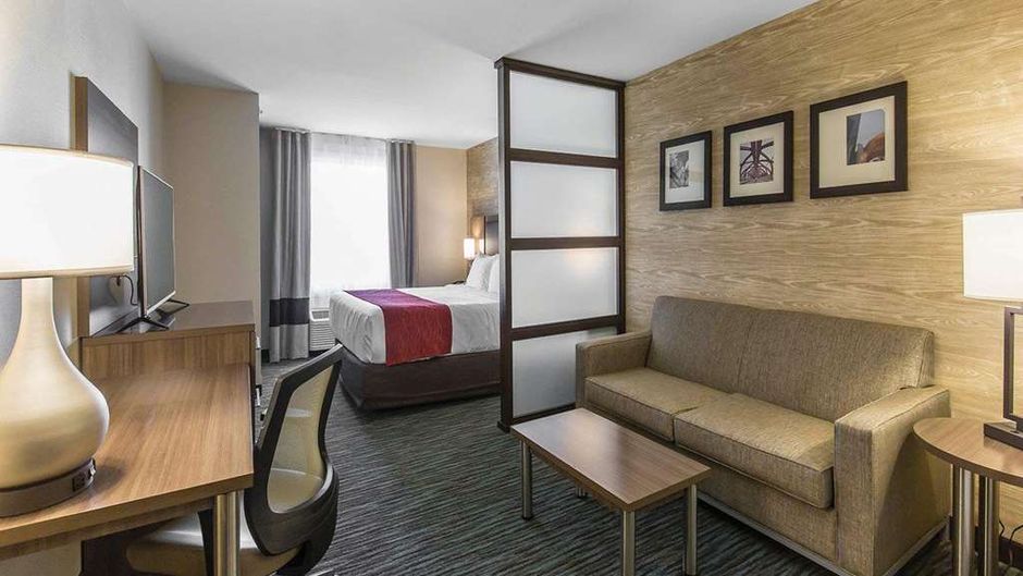 Comfort Inn & Suites Calgary Room