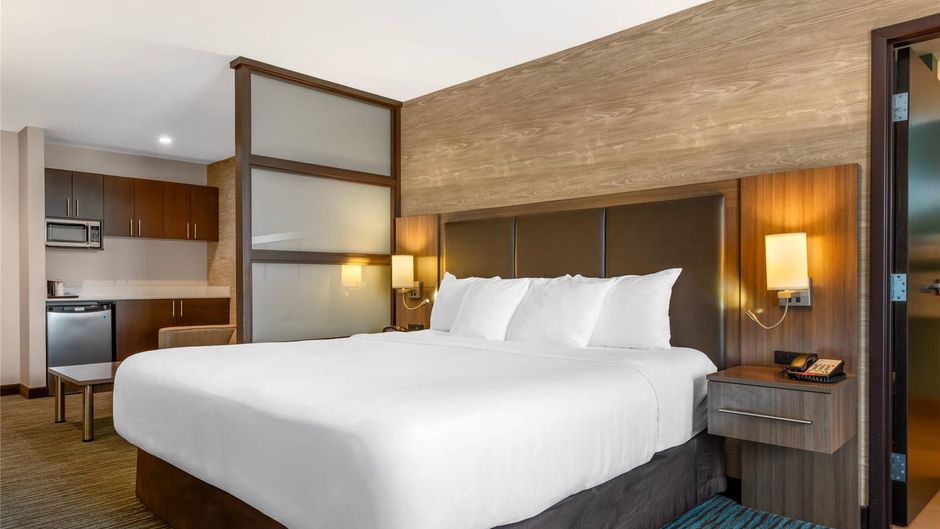 Comfort Inn & Suites Calgary Suite