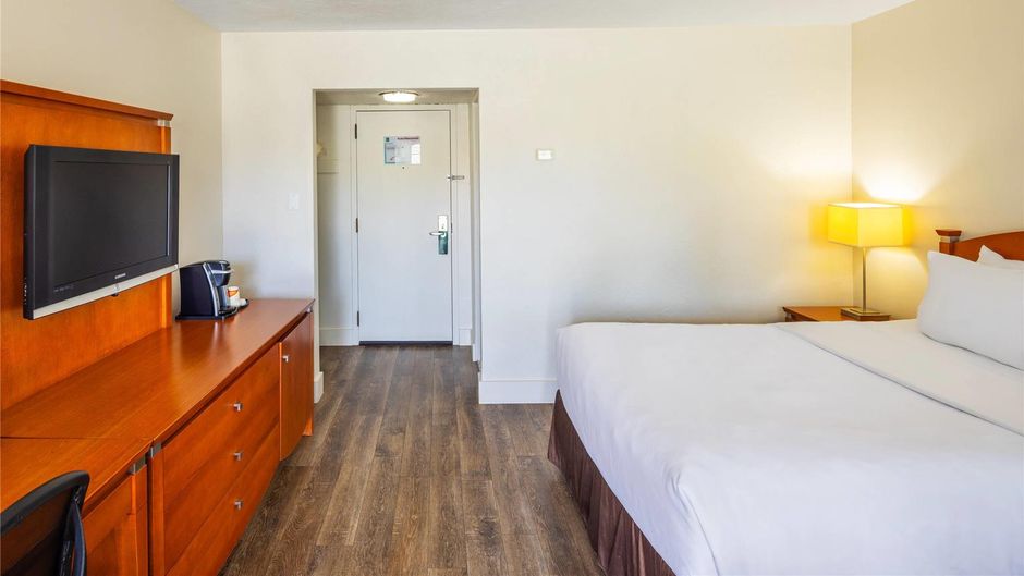 Quality Inn Rouyn-Noranda Room