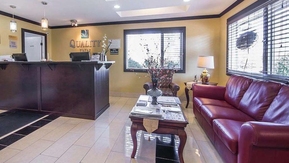 Quality Inn Merritt Lobby