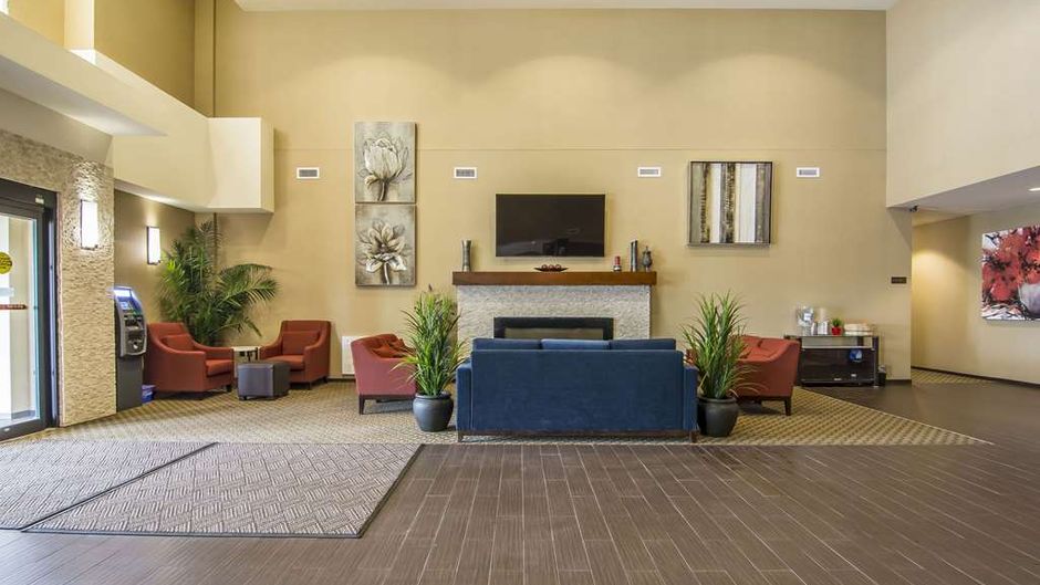 Comfort Suites Regina Lobby
