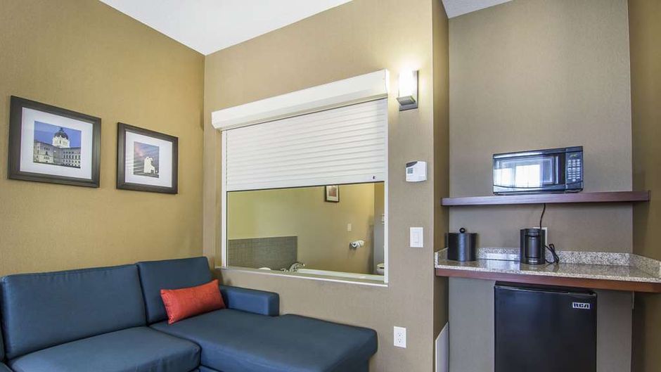 Comfort Suites Regina Room