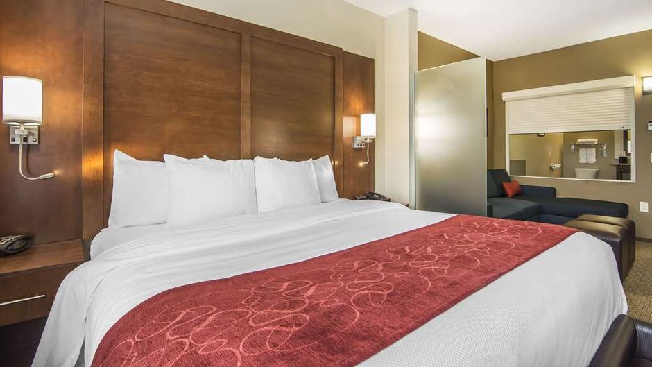 Comfort Suites Regina Room