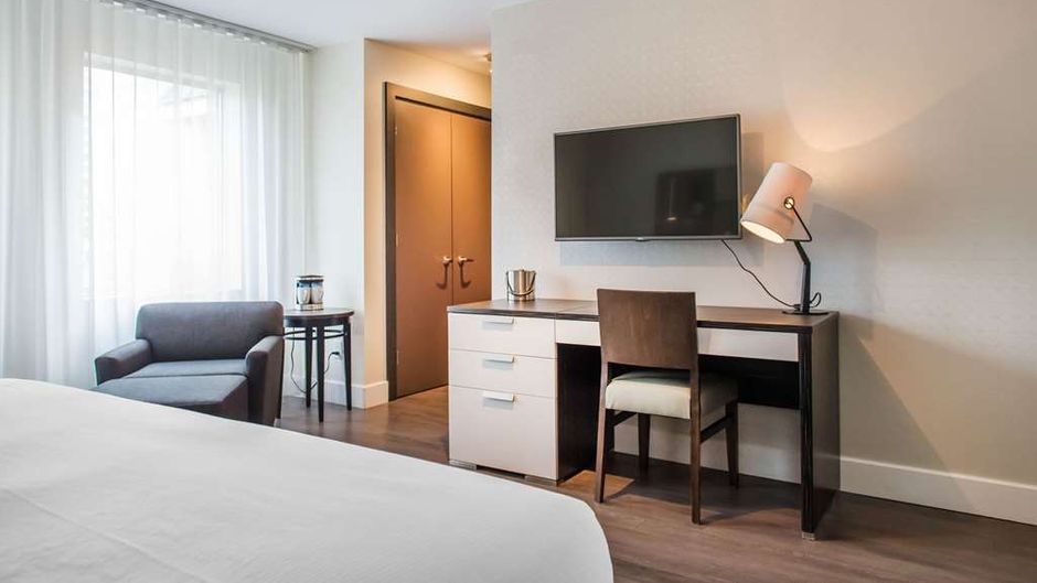 Les Suites Victoria, an Ascend Hotel Room