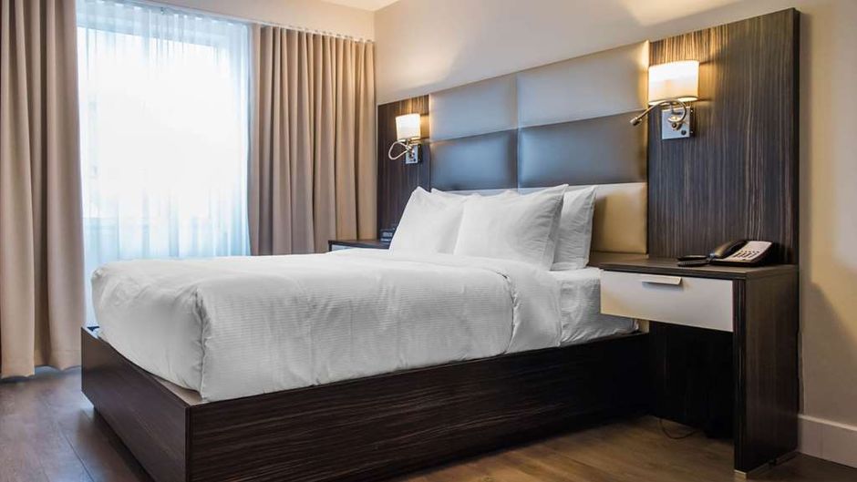 Les Suites Victoria, an Ascend Hotel Room