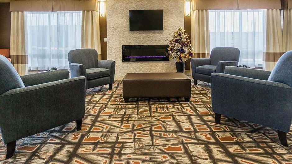 Comfort Inn & Suites Edmonton Intl Lobby