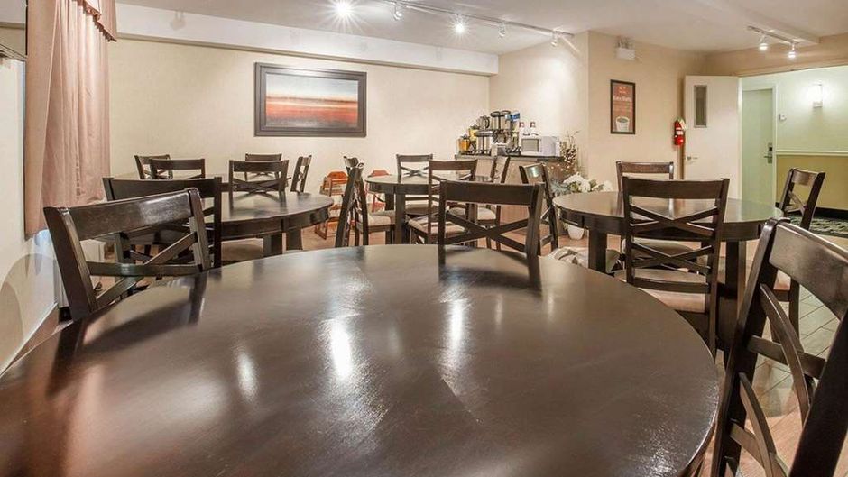Econo Lodge Taber Restaurant