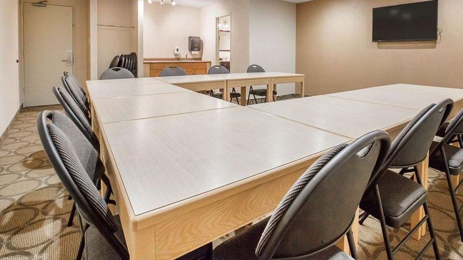 Econo Lodge Taber Meeting