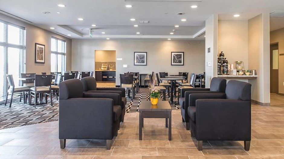 Quality Inn & Suites Kingston Lobby