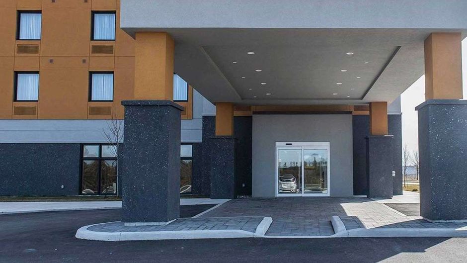 Quality Inn & Suites Kingston Exterior