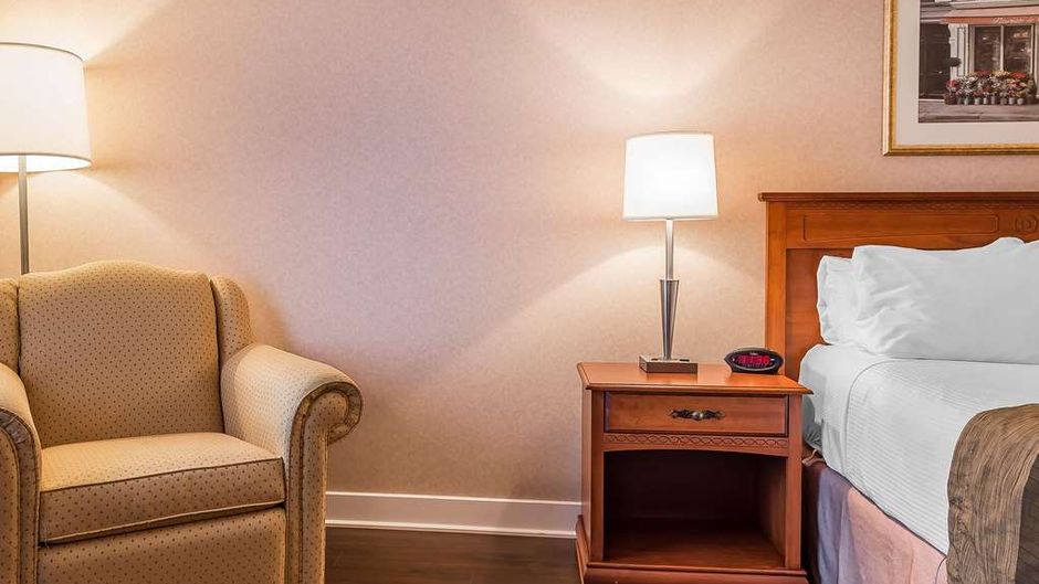 Quality Inn & Suites Hawkesbury Room