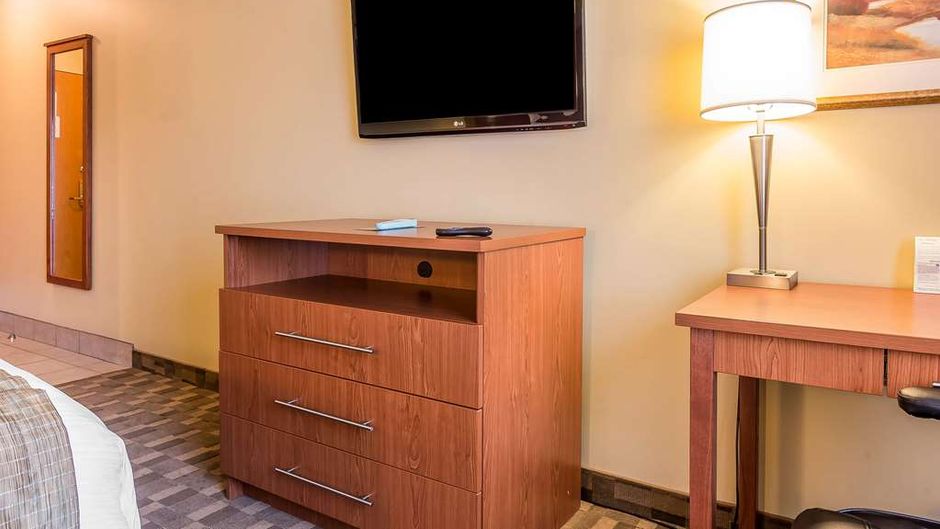 Quality Inn & Suites Hawkesbury Room