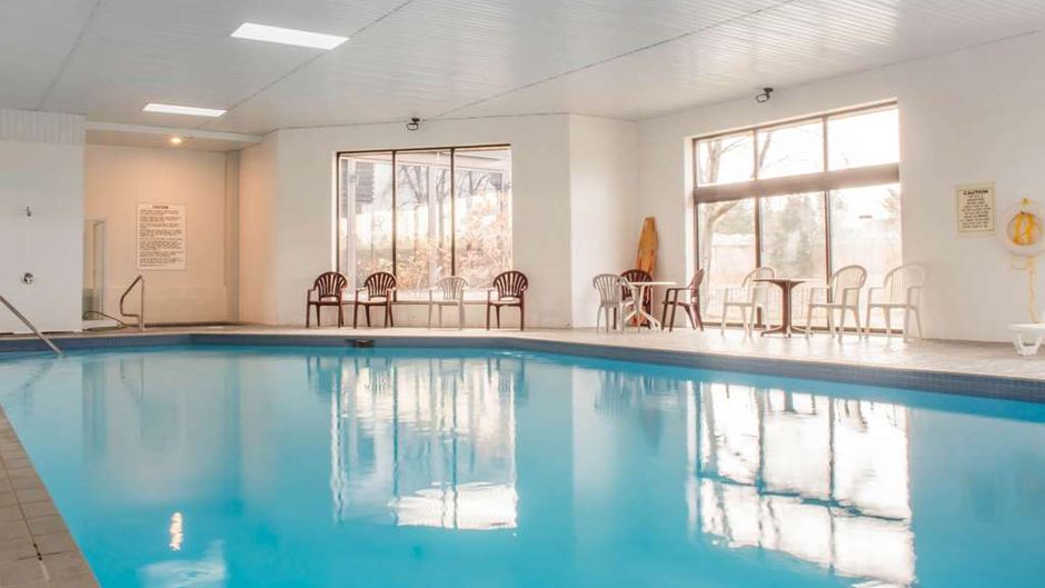 Quality Inn Bracebridge Pool