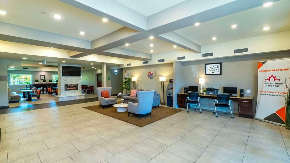 Comfort Inn & Suites Terrace Lobby