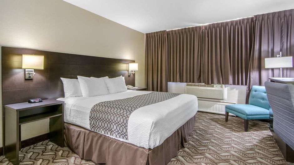 Clarion Hotel Sudbury Suite