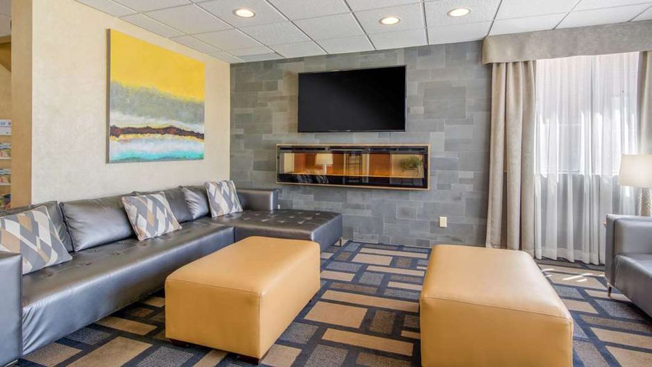 Clarion Hotel Sudbury Lobby