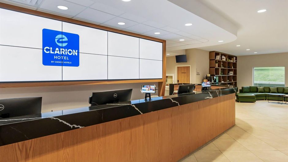 Clarion Inn Lakeside and Conference Ctr Lobby