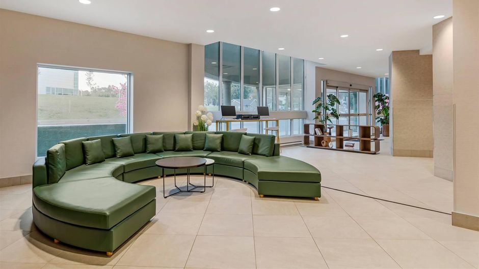 Clarion Inn Lakeside and Conference Ctr Lobby