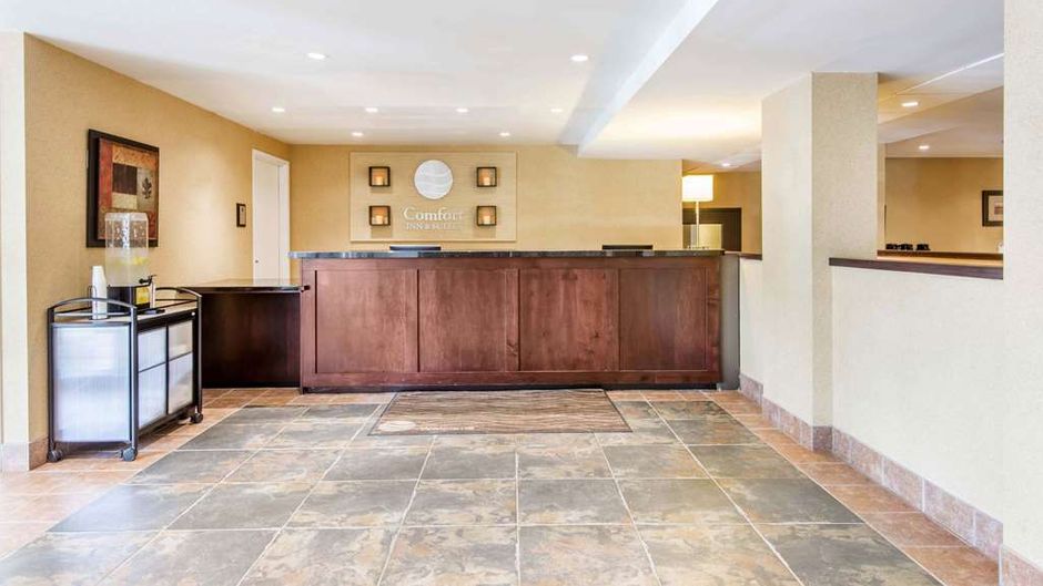 Comfort Inn & Suite Collingwood Lobby